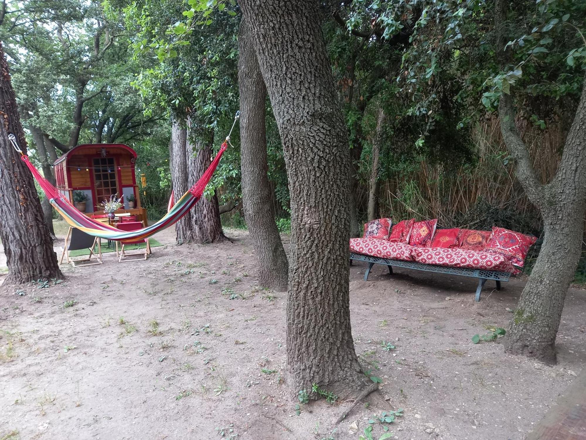 La Roulotte Du Petit Paradis Saint-Rémy-de-Provence Exteriér fotografie